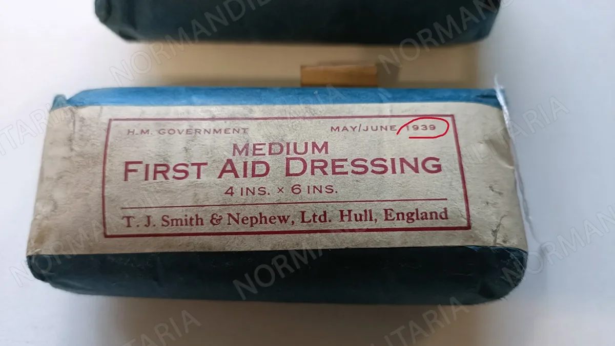 PANSEMENT FIRST FIELD DRESSING MEDIUM ANGLAIS WW2 1939 - Éclairage de qualité avec frais de port offerts First Care : pansements et bandages d'urgence | Welkit