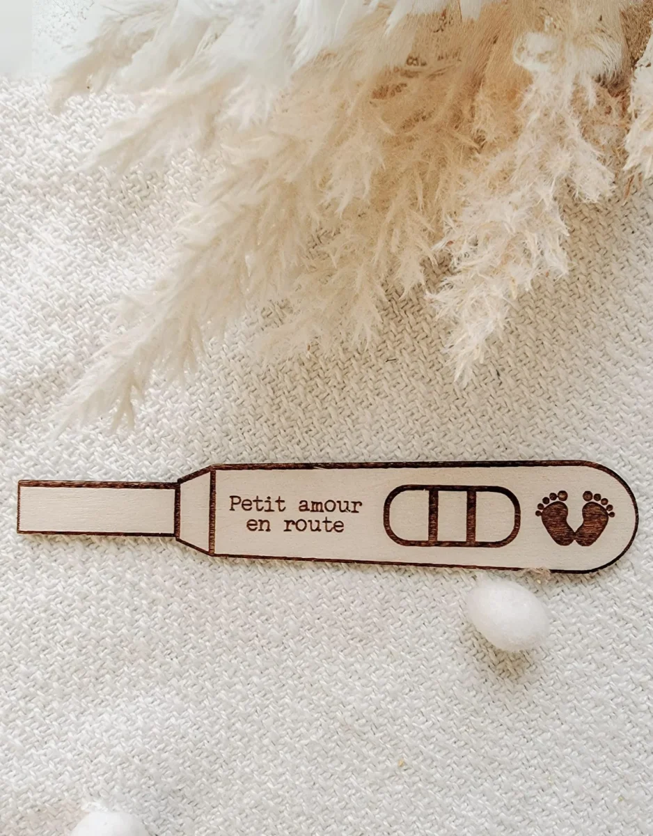 Test de grossesse de bois – Version 2.0 – Petit Pivoine amour en route - Rainbows & Lollipops - Boutique Maman & Bébé – Produits Essentiels au Quotidien