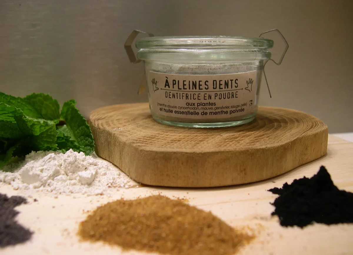 Dentifrice en poudre Menthe Poivrée – Les Mains Sales - Édition Limitée – L’Art de la Table Française en Promotion ! - {'count': 1, 'name': 'LOOSE'}